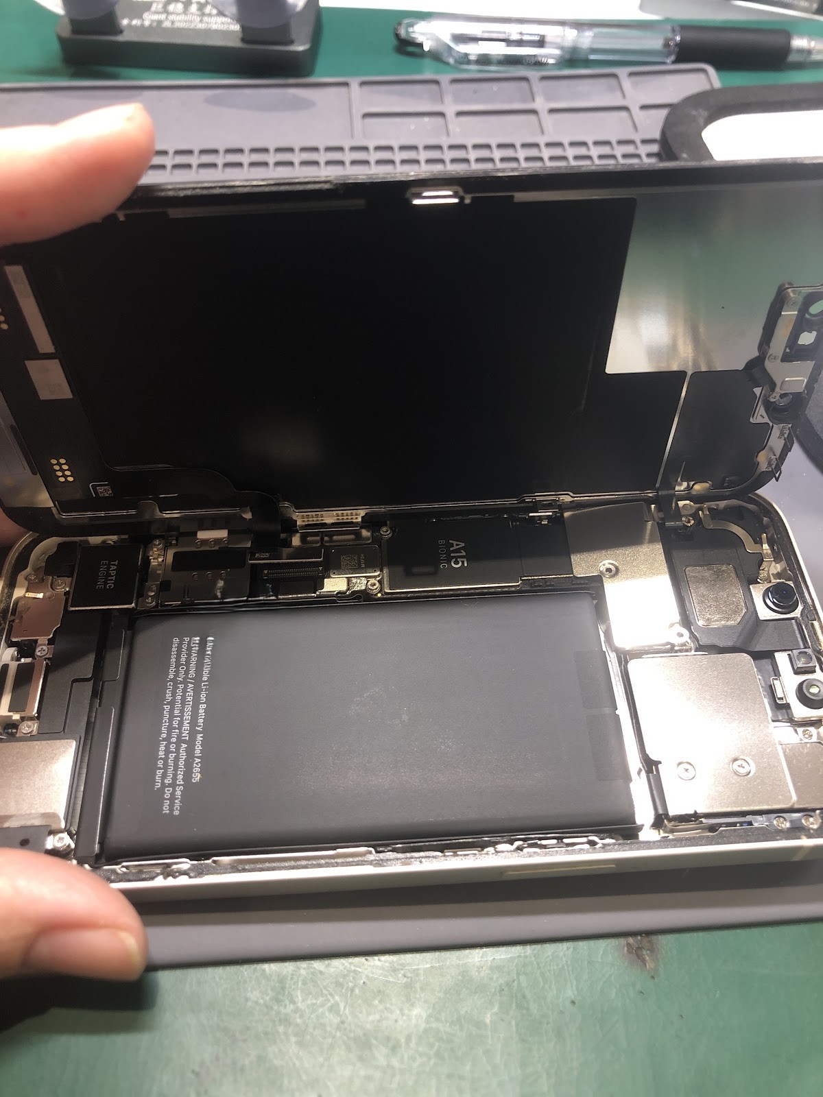 iPhone13のバッテリー交換ならデータをそのまま・最短即日修理のスマホ修理工房ラザウォーク甲斐双葉店へ